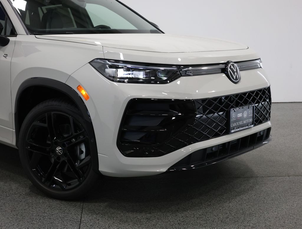 New 2026 Volkswagen Tiguan 2.0T SE R-Line Black SUV