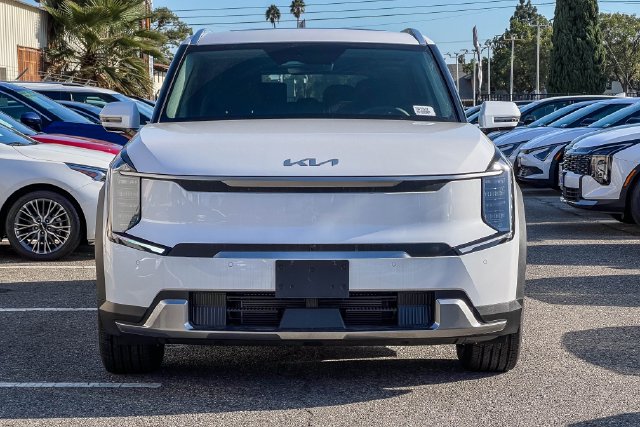 New 2026 Kia EV9 Wind SUV