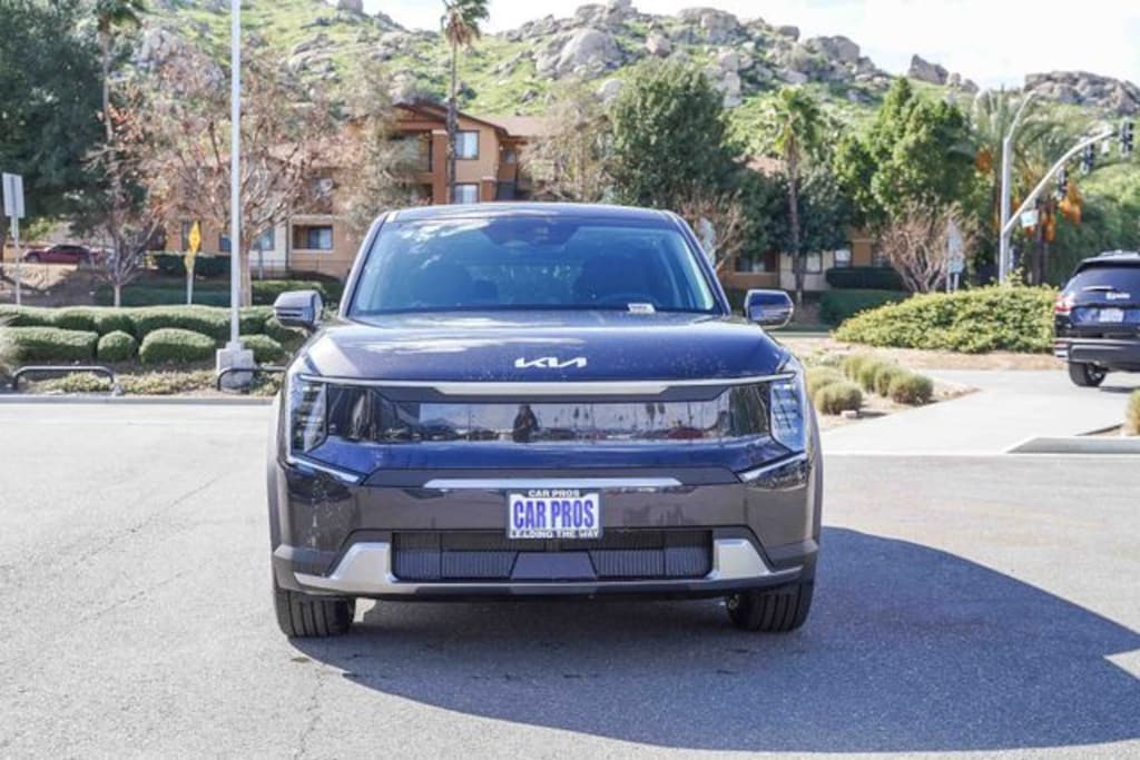 New 2026 Kia EV9 Light Long Range SUV