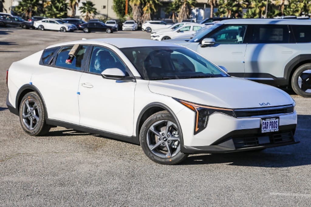 New 2026 Kia K4 LXS Sedan