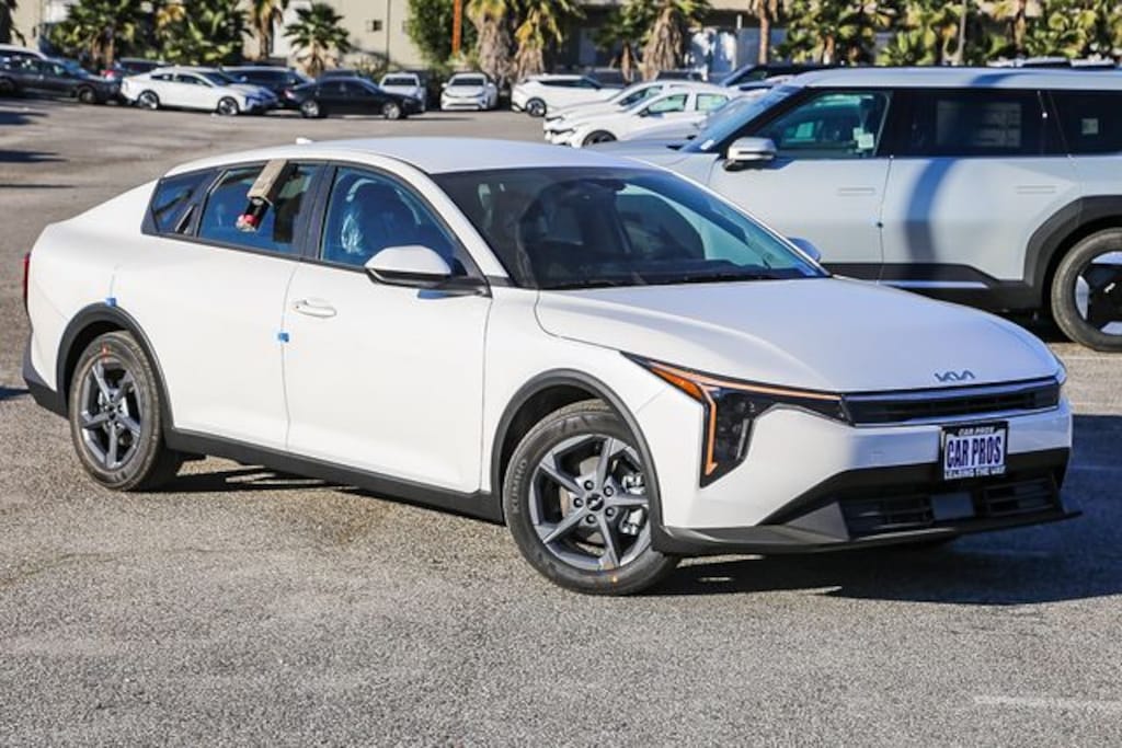 New 2026 Kia K4 LXS Sedan