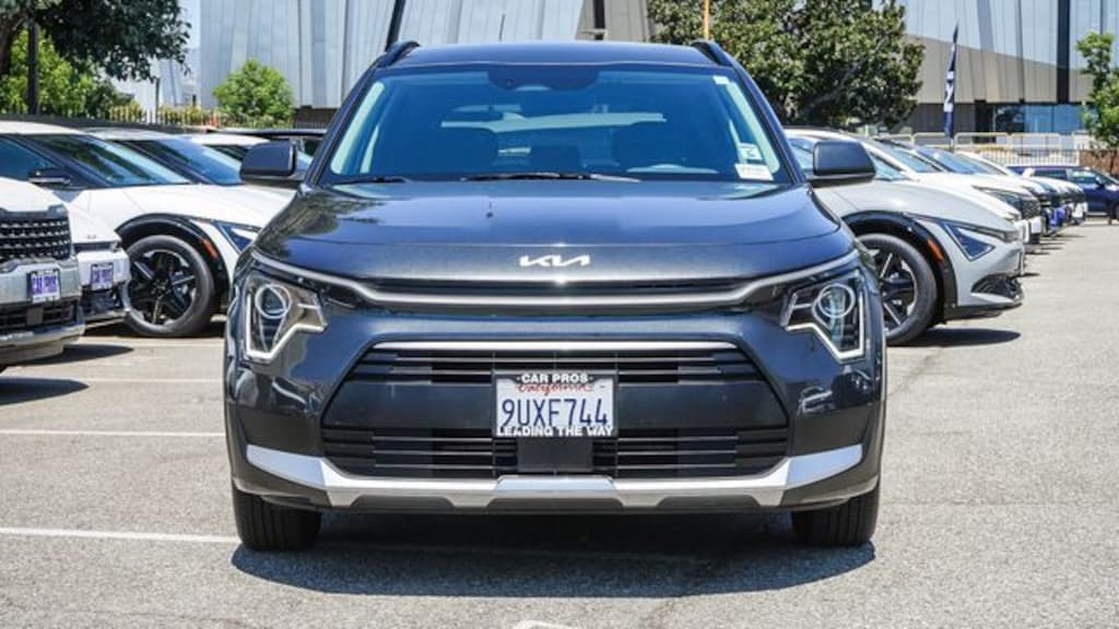 Used 2025 Kia Niro EX SUV