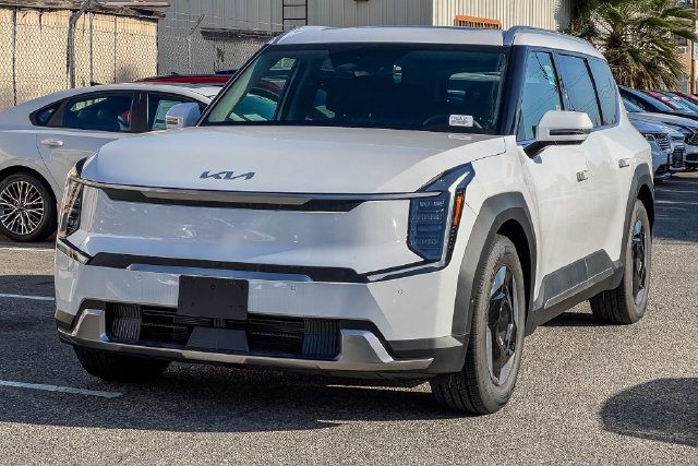 New 2026 Kia EV9 Wind SUV