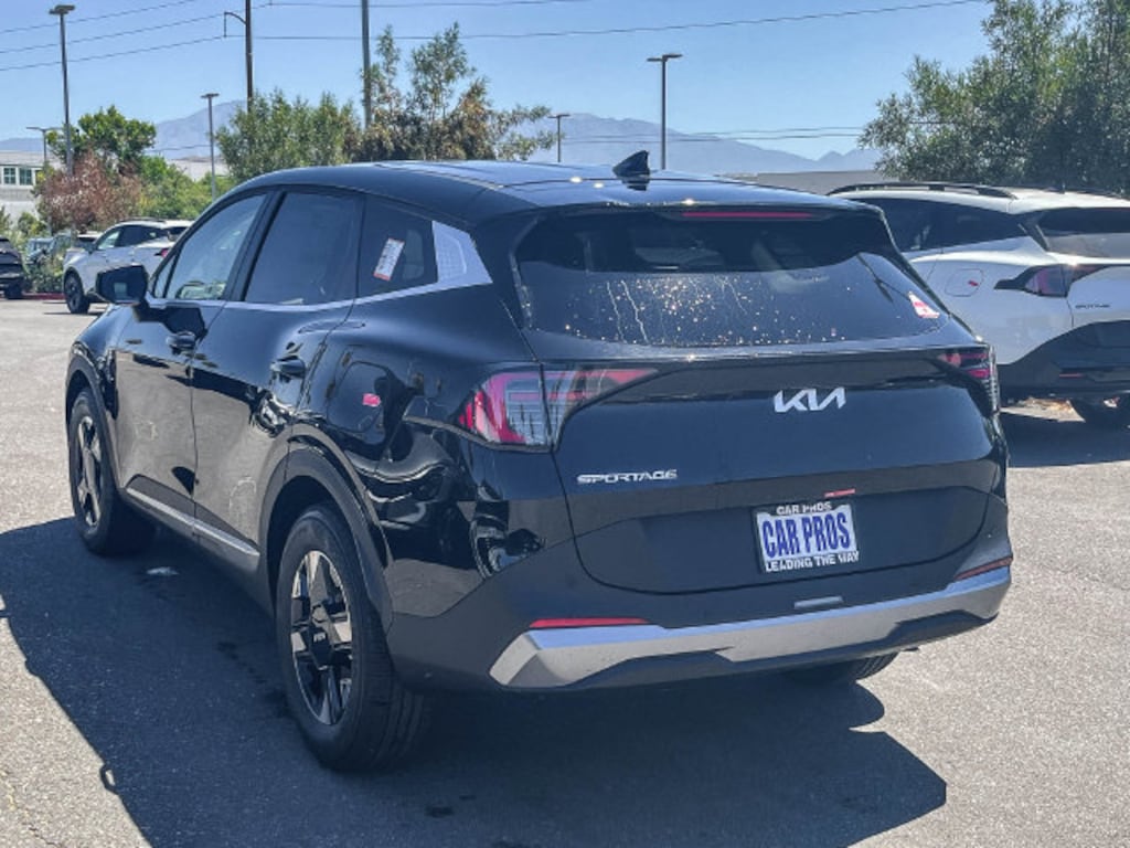 New 2026 Kia Sportage LX SUV
