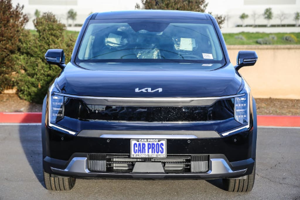 New 2026 Kia EV9 Light Long Range SUV