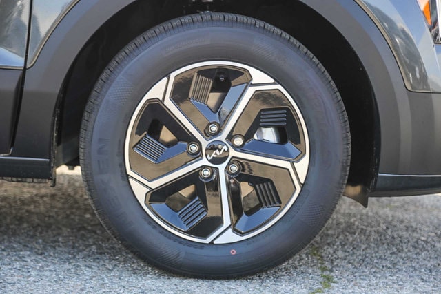 2026 Kia Niro LX - Photo 9
