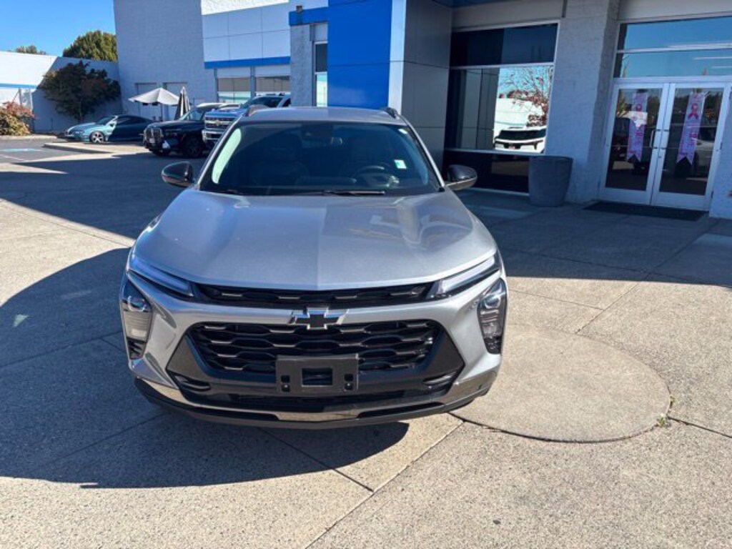 Used 2025 Chevrolet Trax Activ SUV