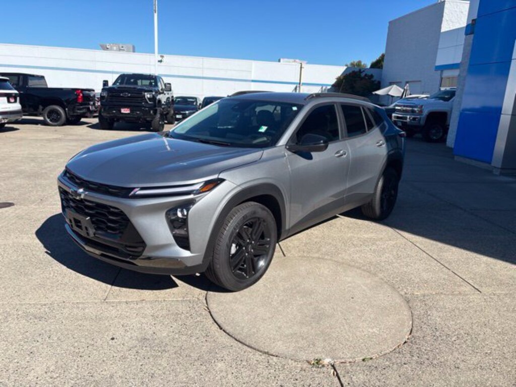 Used 2025 Chevrolet Trax Activ SUV