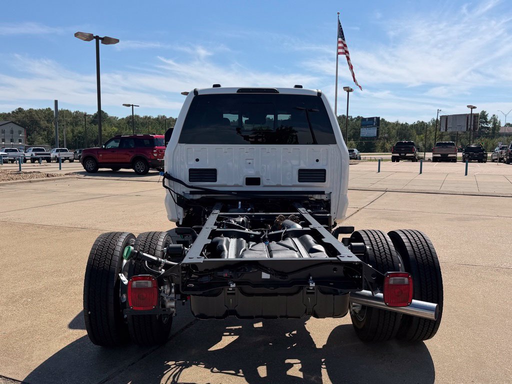 New 2027 Ford F-450SD Platinum Chassis