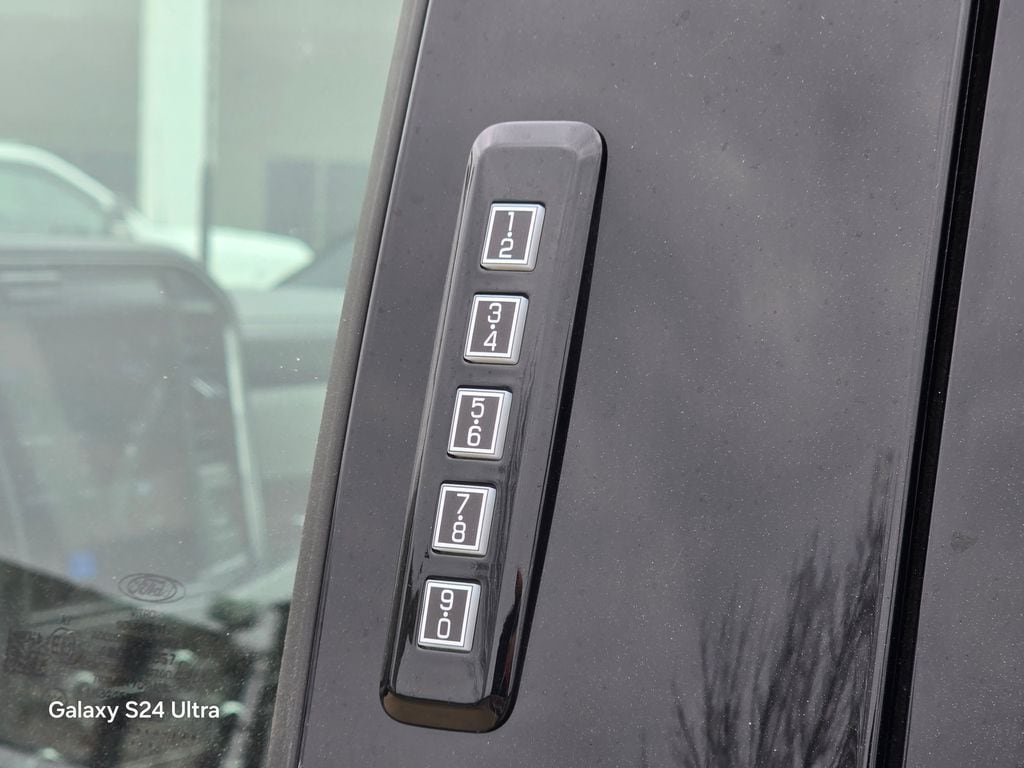 2026 Ford F-250 Super Duty Platinum - Photo 14