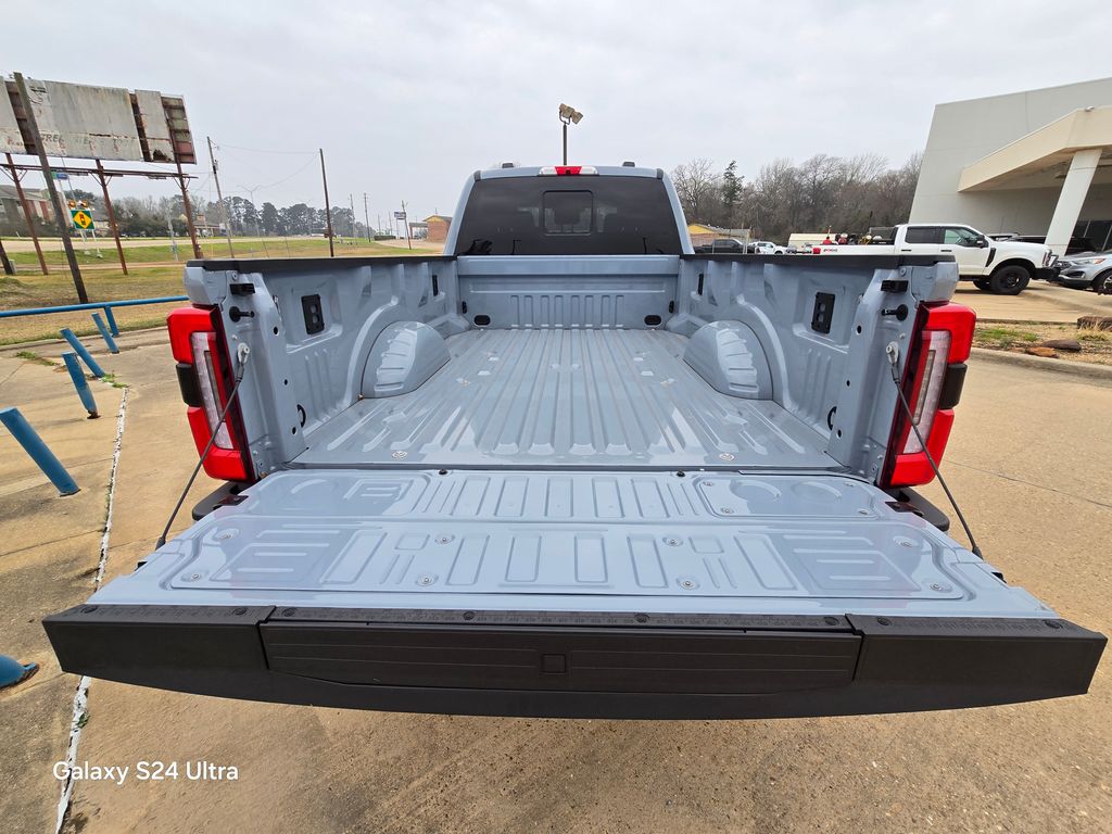 2026 Ford F-250 Super Duty Platinum - Photo 16