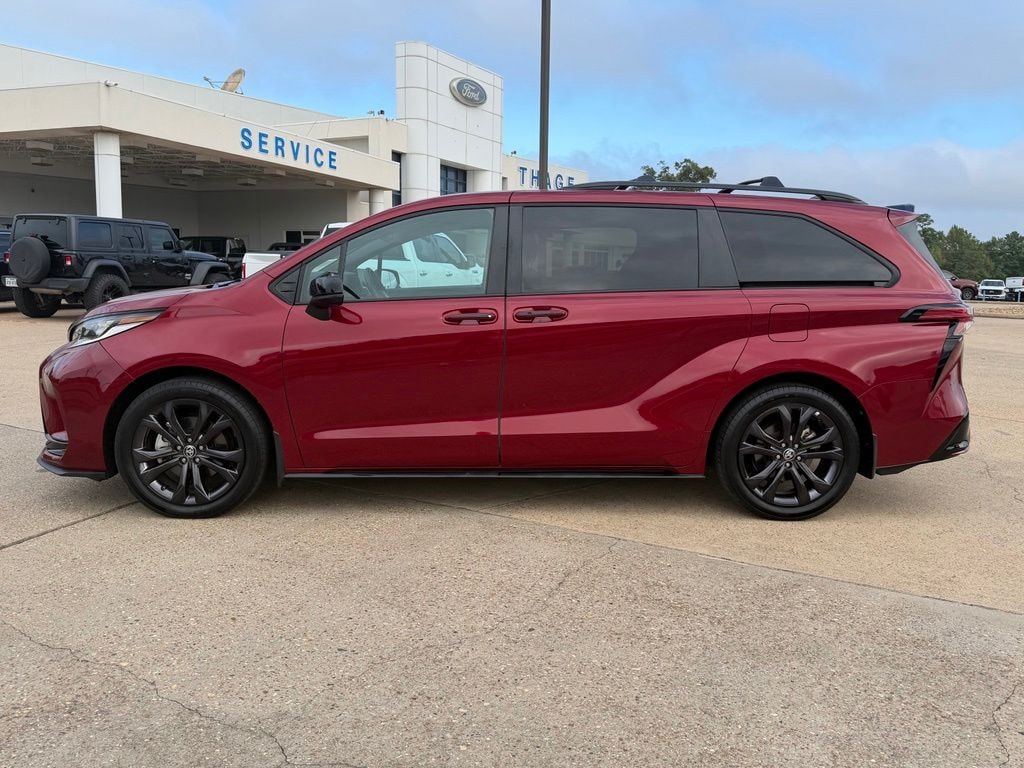 Used 2025 Toyota Sienna XSE Minivan/Van