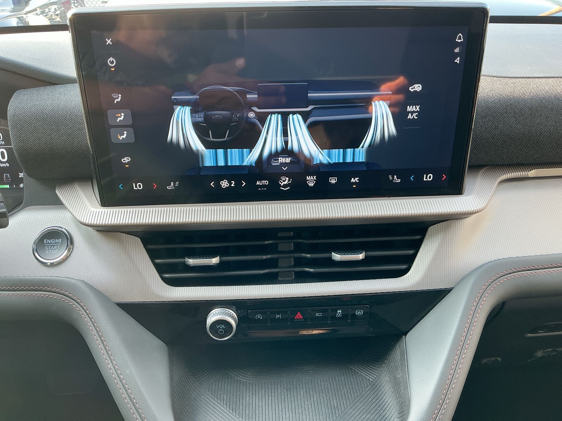2025 Ford Explorer Active - Photo 19