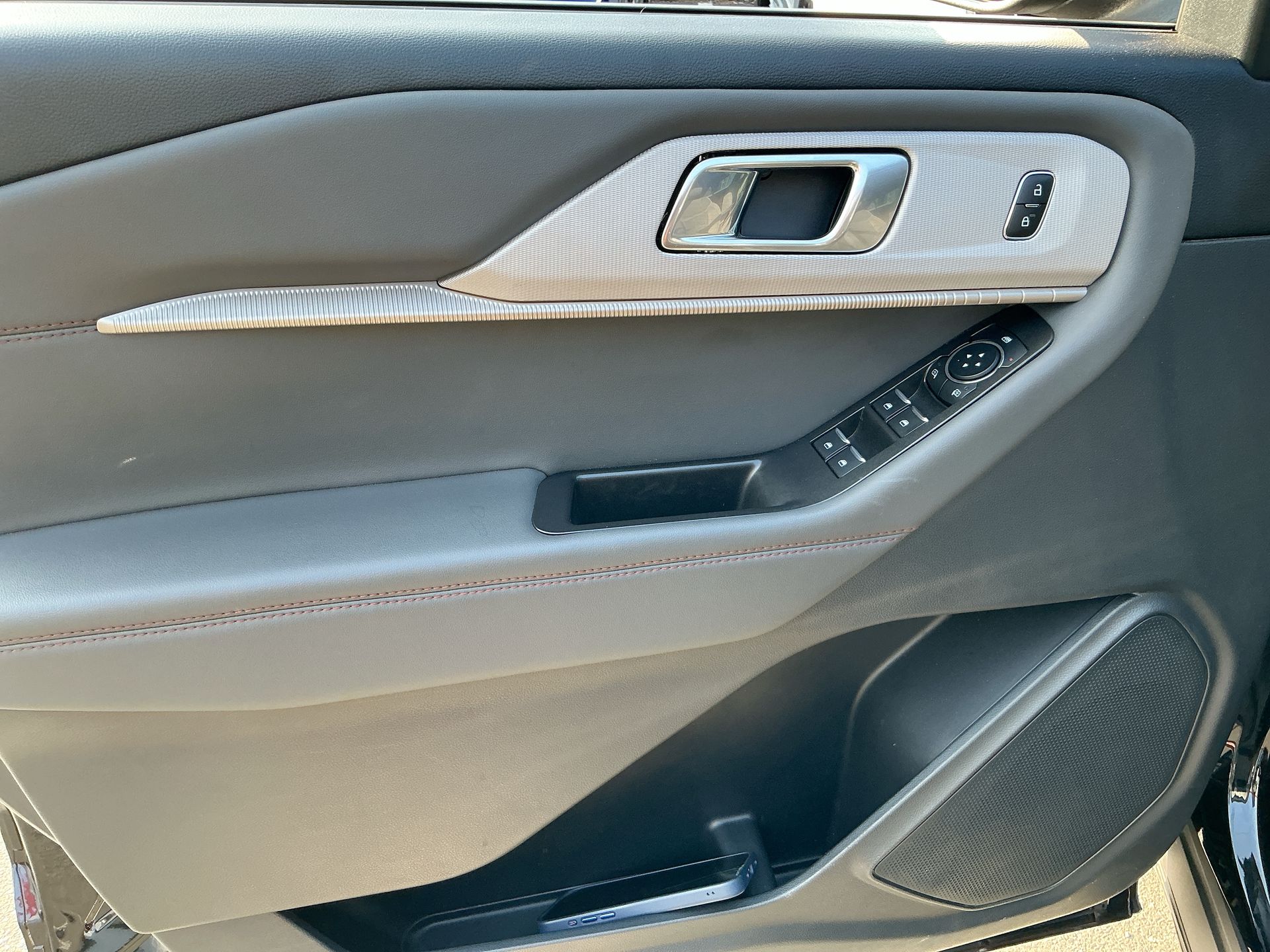 2025 Ford Explorer Active - Photo 13