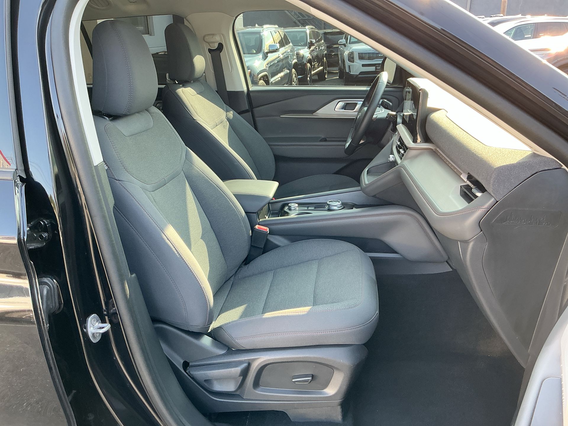 2025 Ford Explorer Active - Photo 27