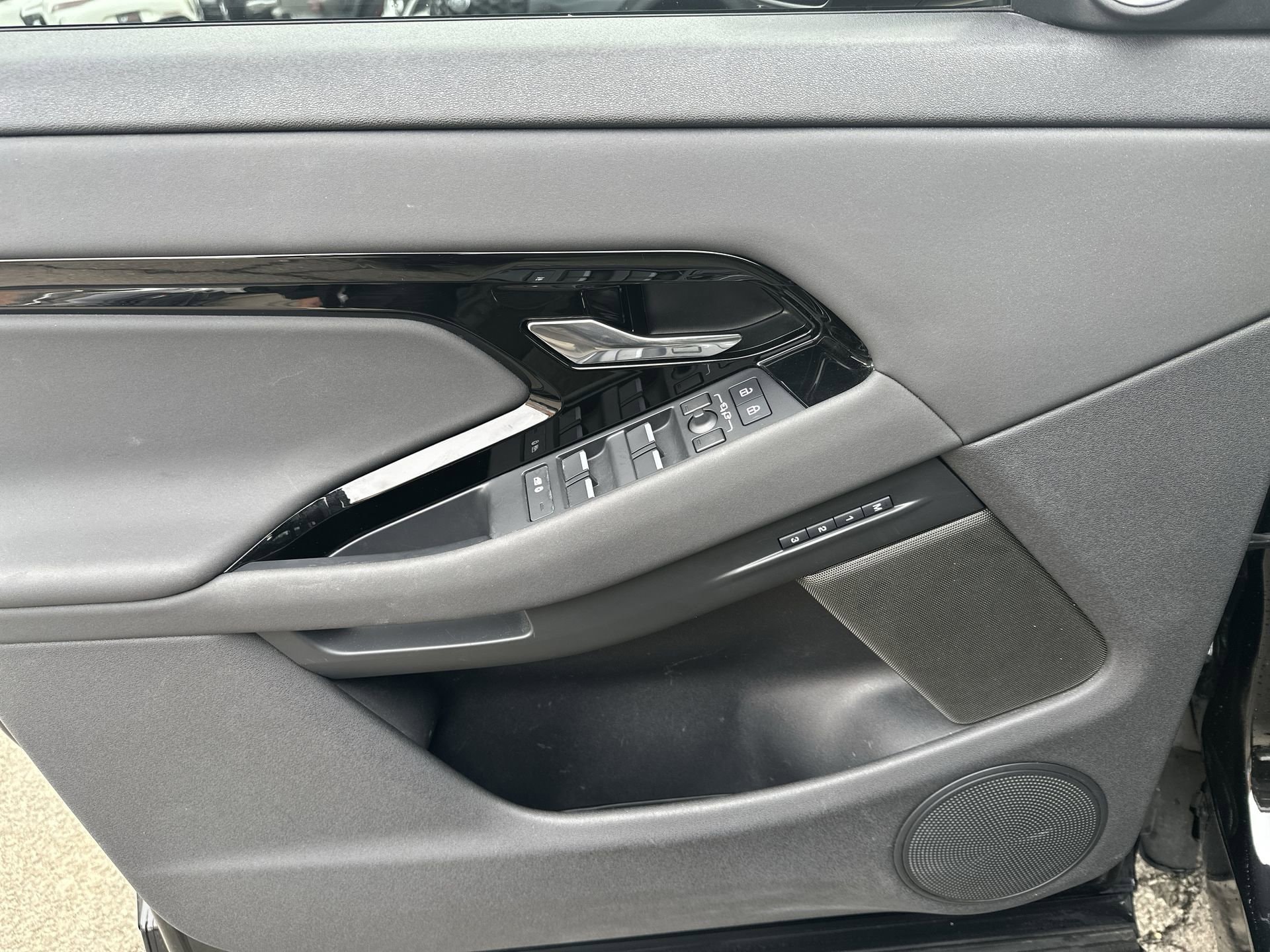 2024 Land Rover Range Rover Evoque Dynamic SE - Photo 11