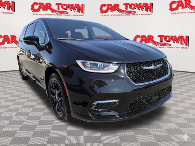 Used 2025 Chrysler Pacifica Select Minivan/Van