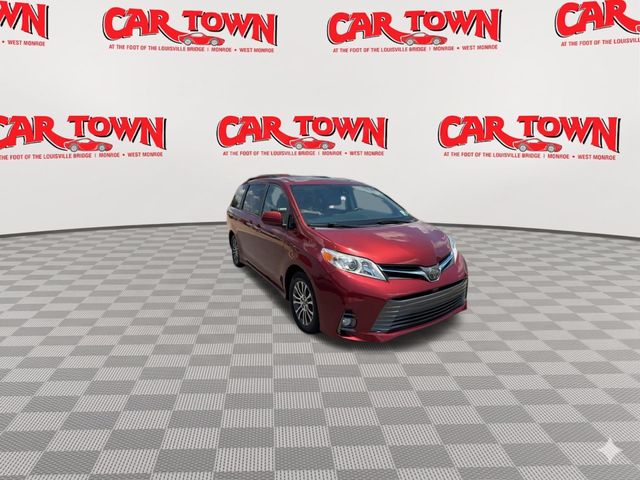 Used 2019 Toyota Sienna XLE Minivan/Van