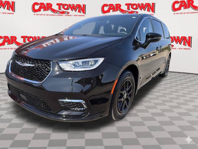 Used 2025 Chrysler Pacifica Select Minivan/Van