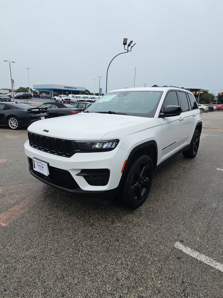 Used 2023 Jeep Grand Cherokee Altitude SUV