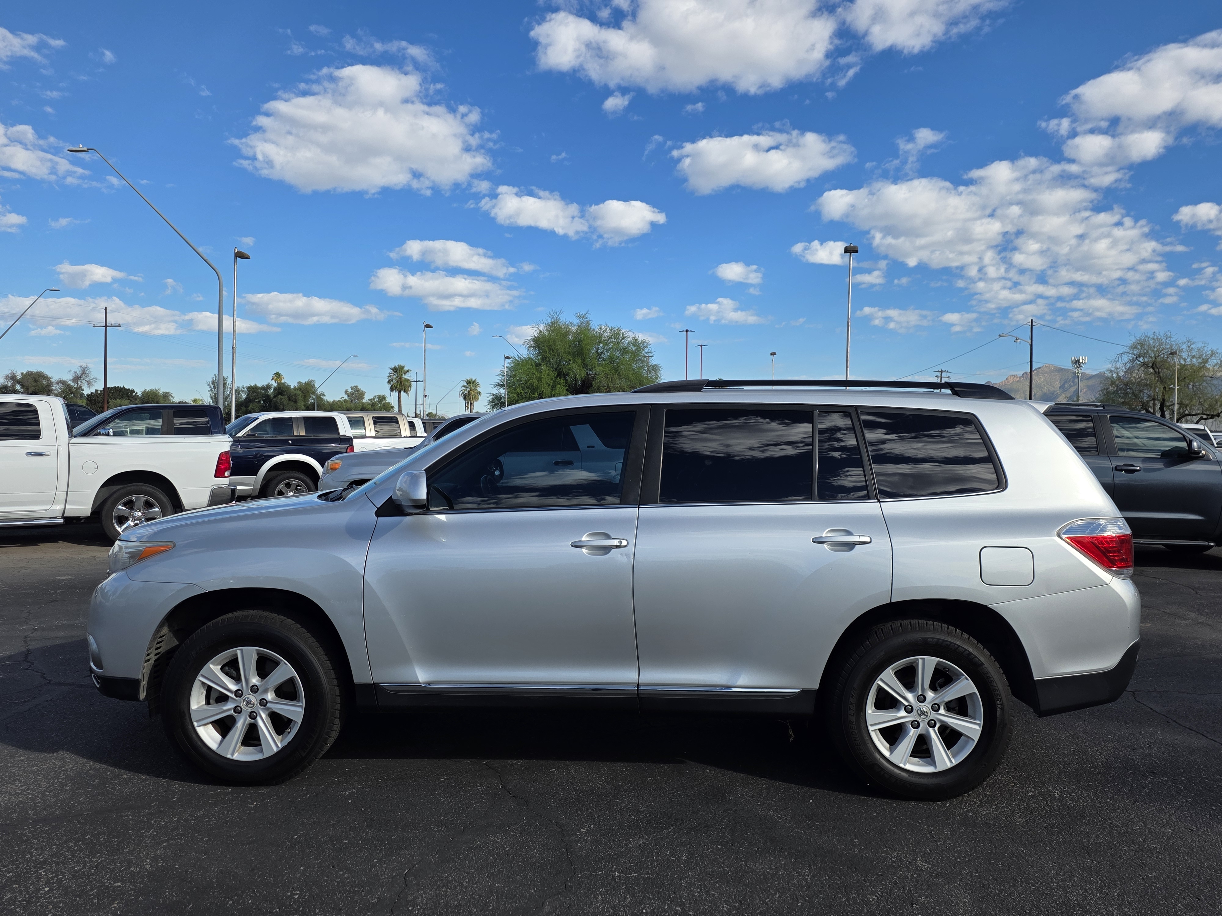 Used 2012 Toyota Highlander SE V6 FWD SUV
