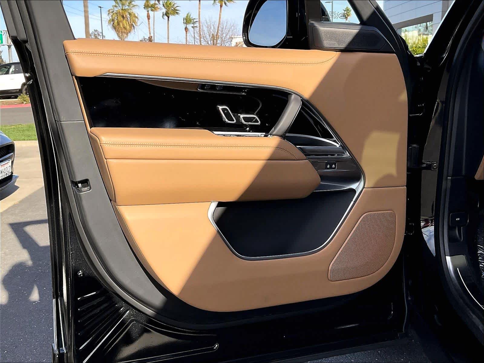 2025 Land Rover Range Rover SE - Photo 24