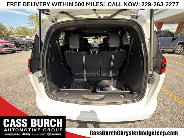 2025 Chrysler Pacifica Select - Photo 9