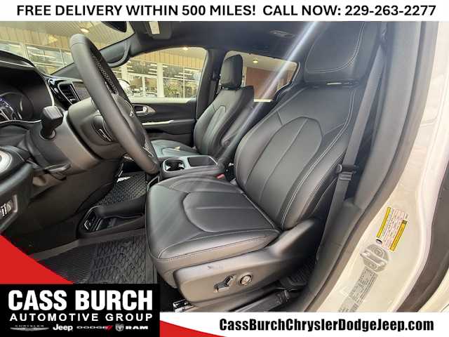 2025 Chrysler Pacifica Select - Photo 6