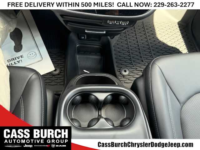 2025 Chrysler Pacifica Select - Photo 13