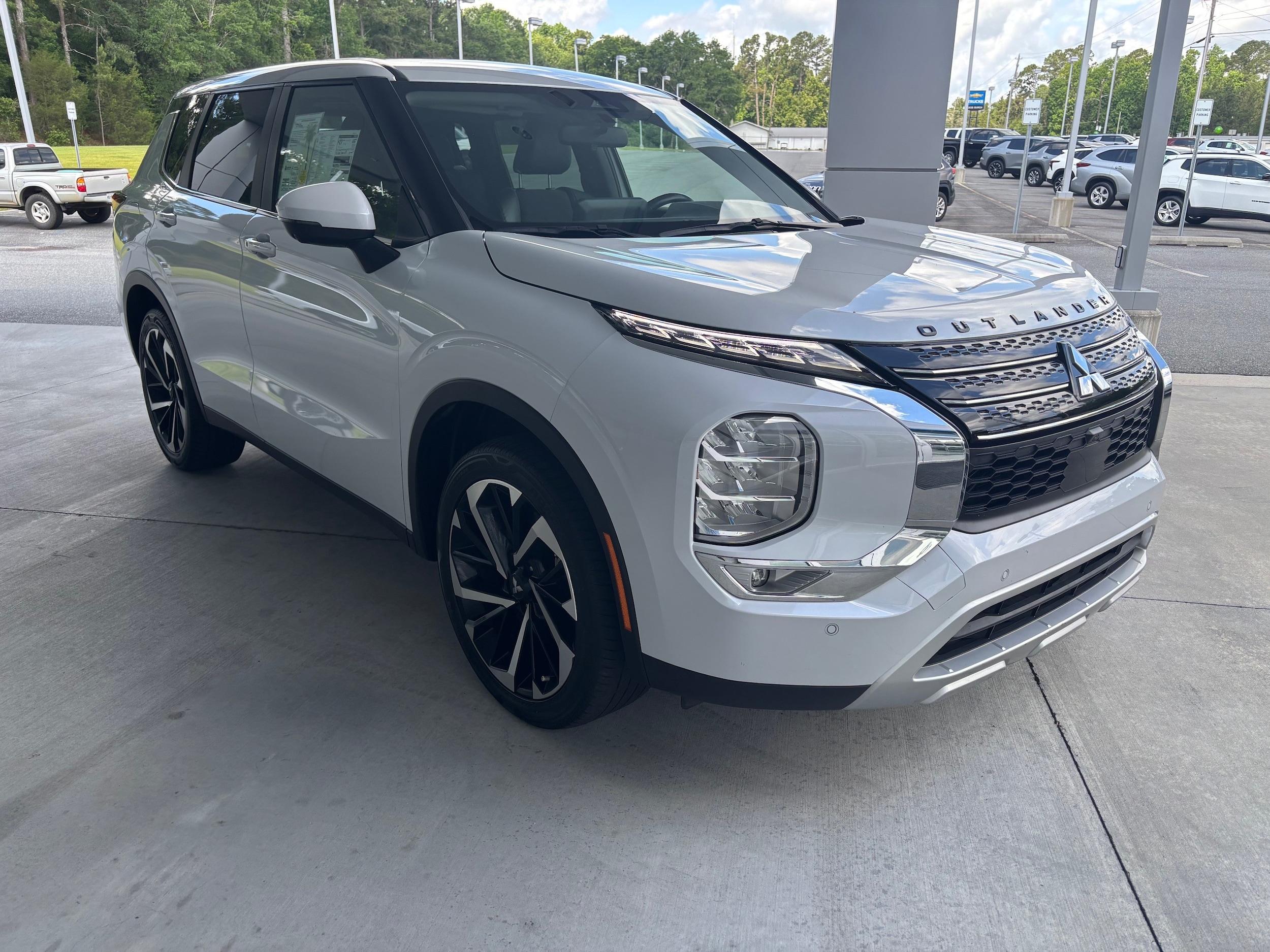 2023 Mitsubishi Outlander SE - Photo 7