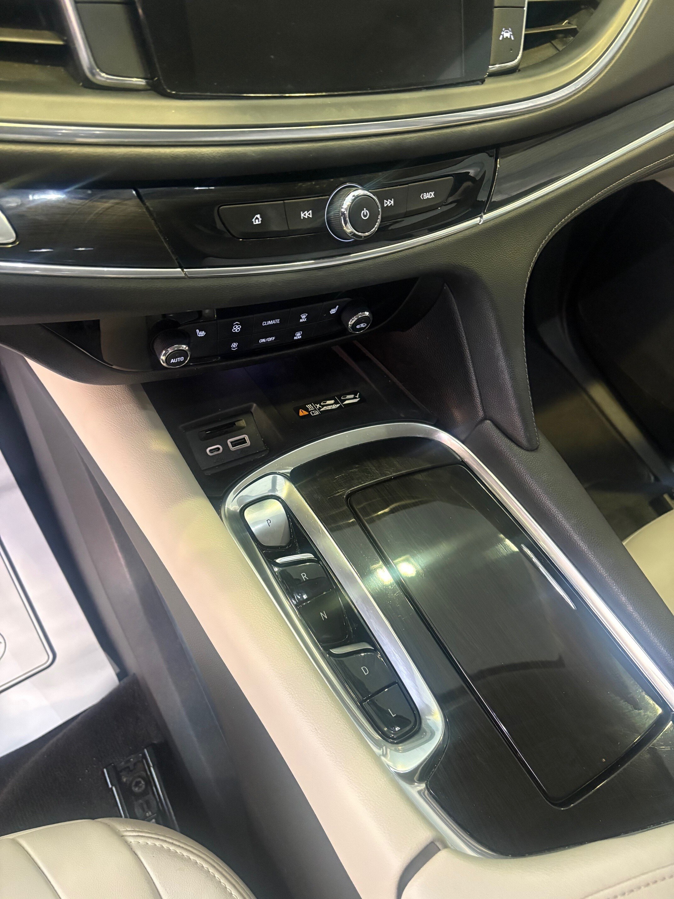 2023 Buick Enclave Essence - Photo 12