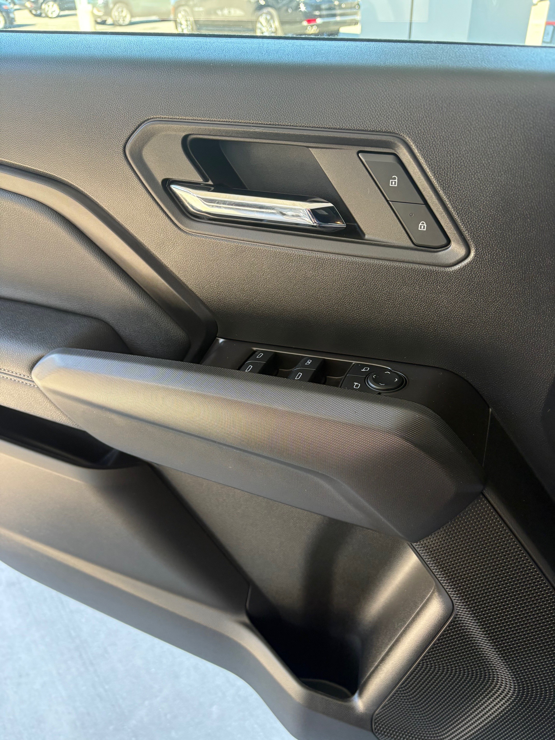 2024 Chevrolet Colorado LT - Photo 8