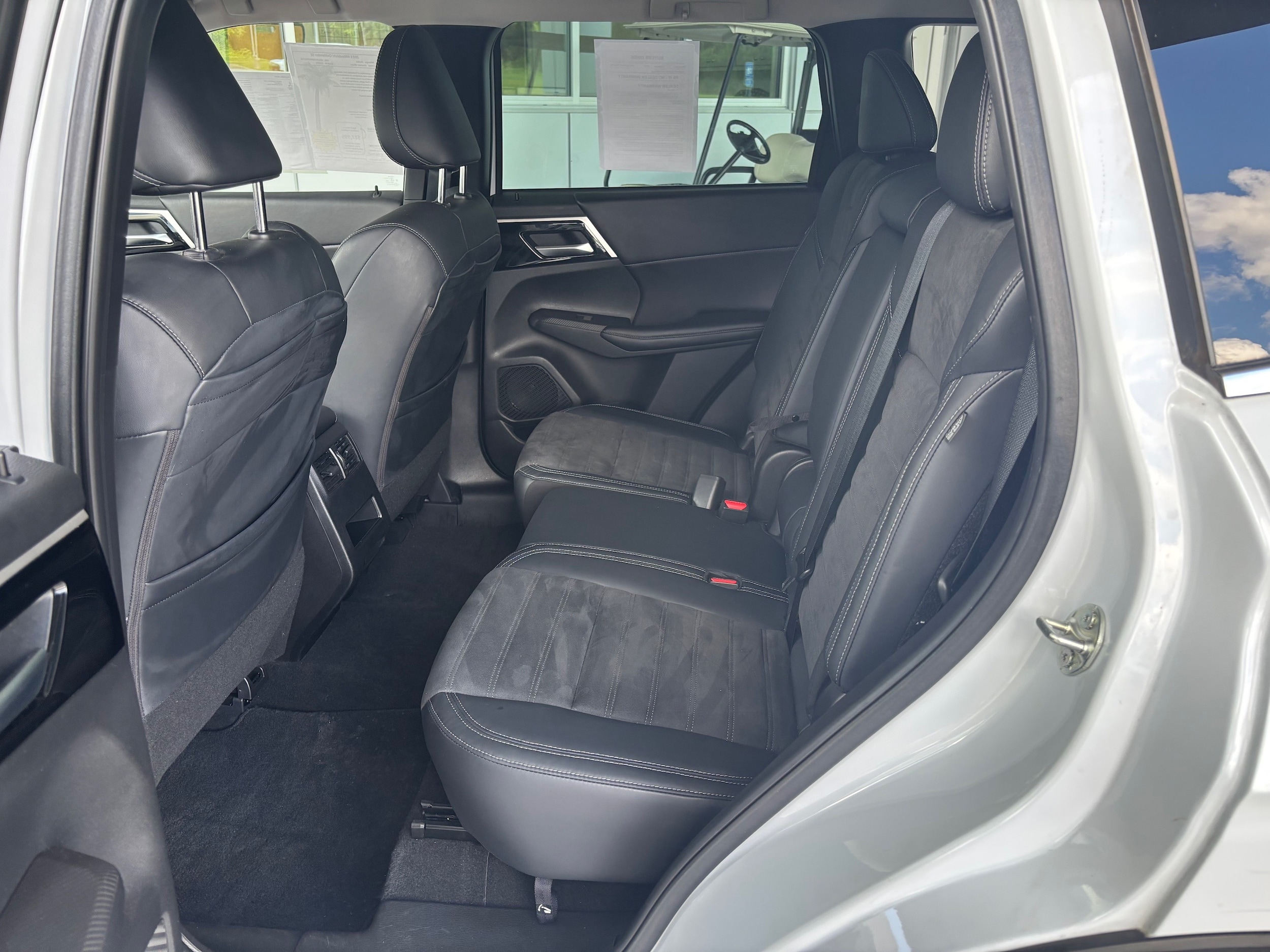 2023 Mitsubishi Outlander SE - Photo 10