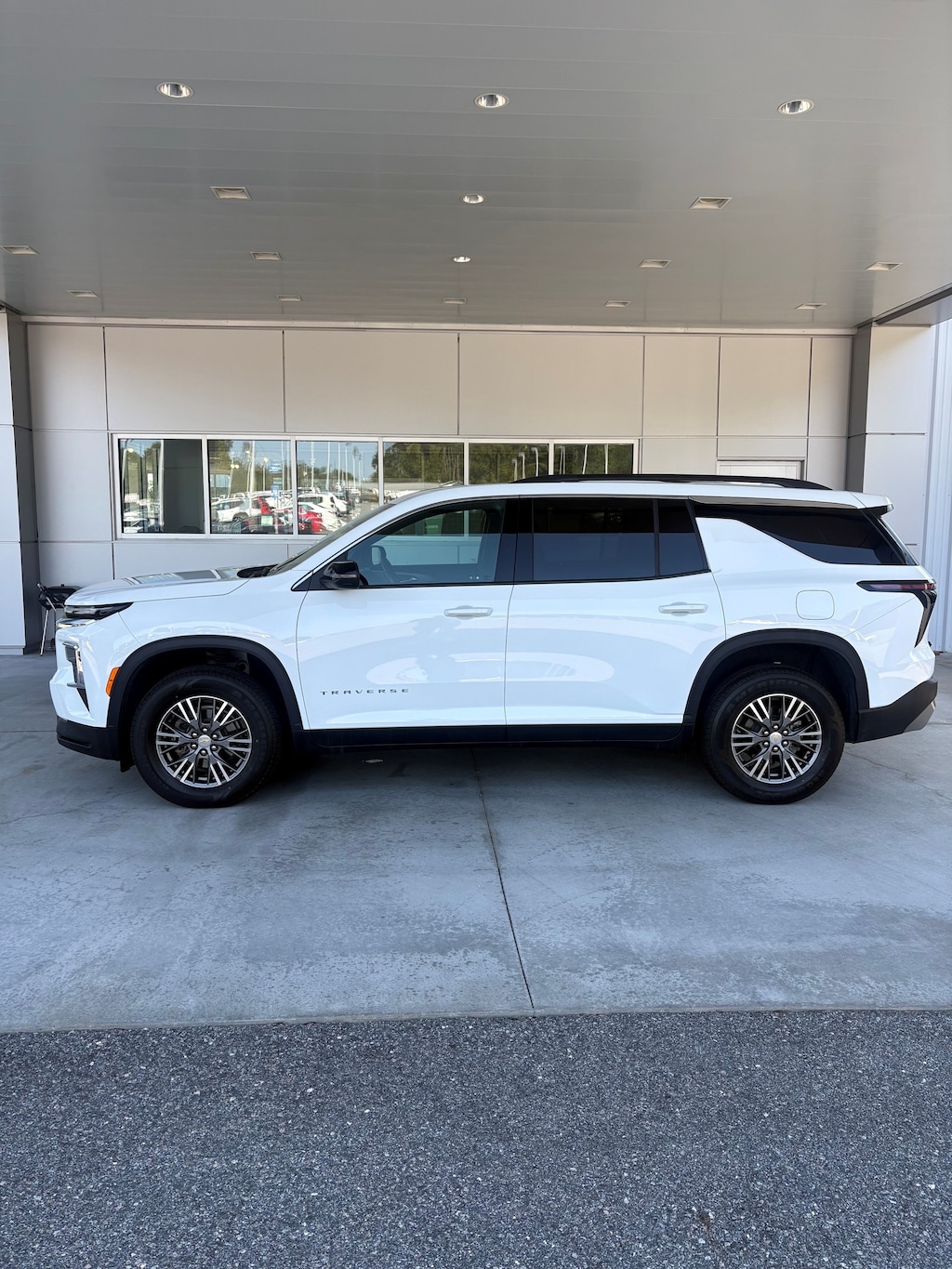 Used 2025 Chevrolet Traverse LT SUV