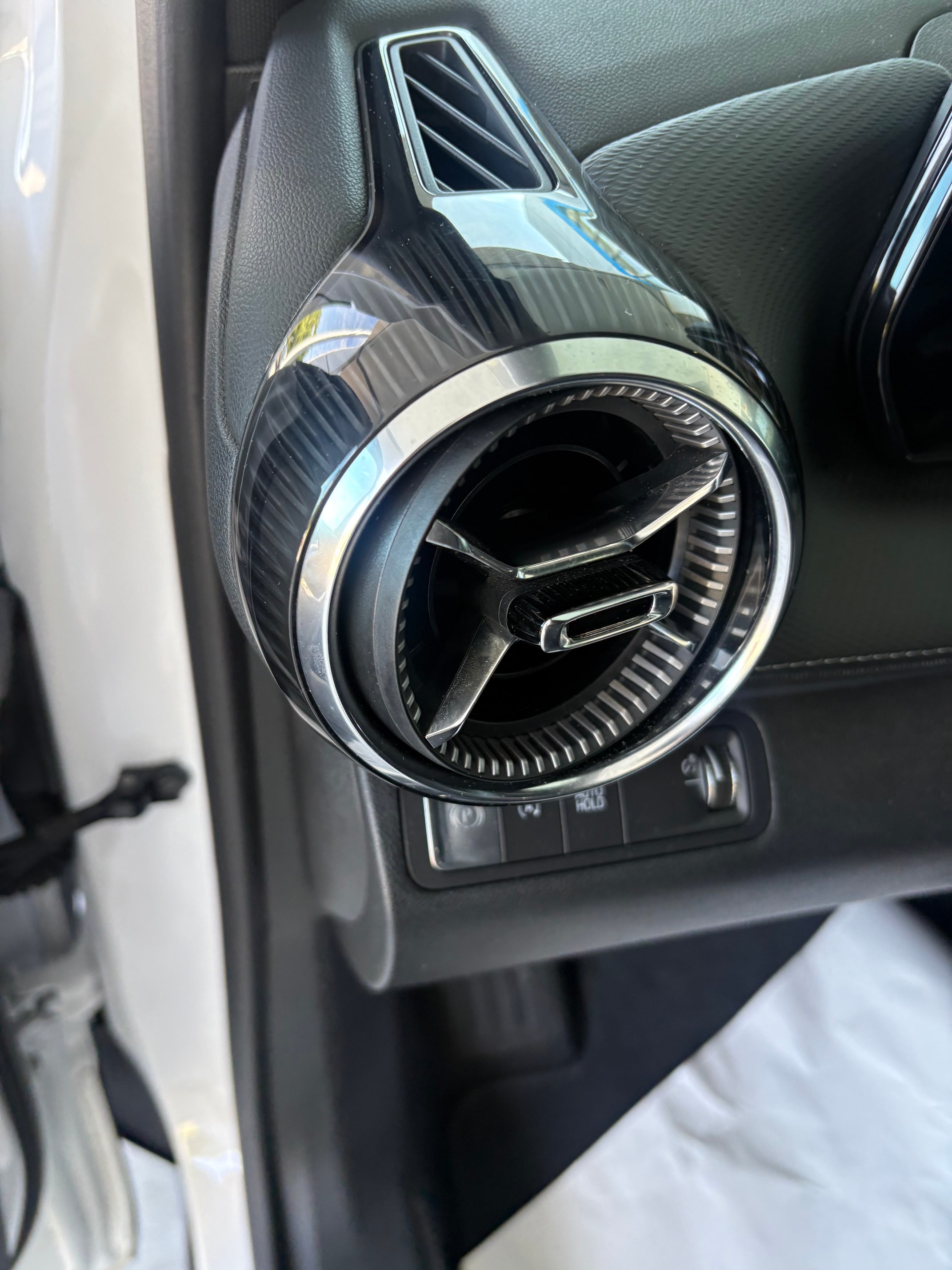2025 Chevrolet Equinox LT - Photo 12