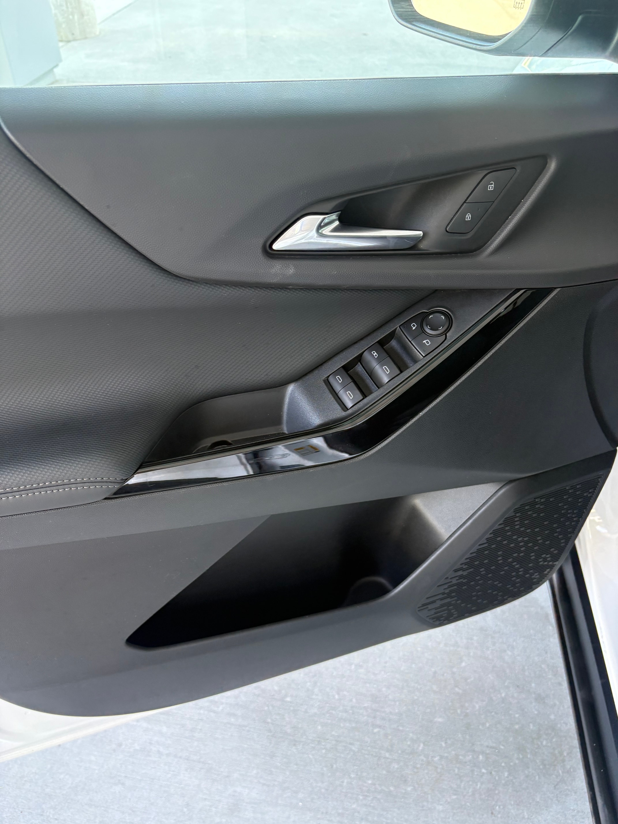 2025 Chevrolet Equinox LT - Photo 11