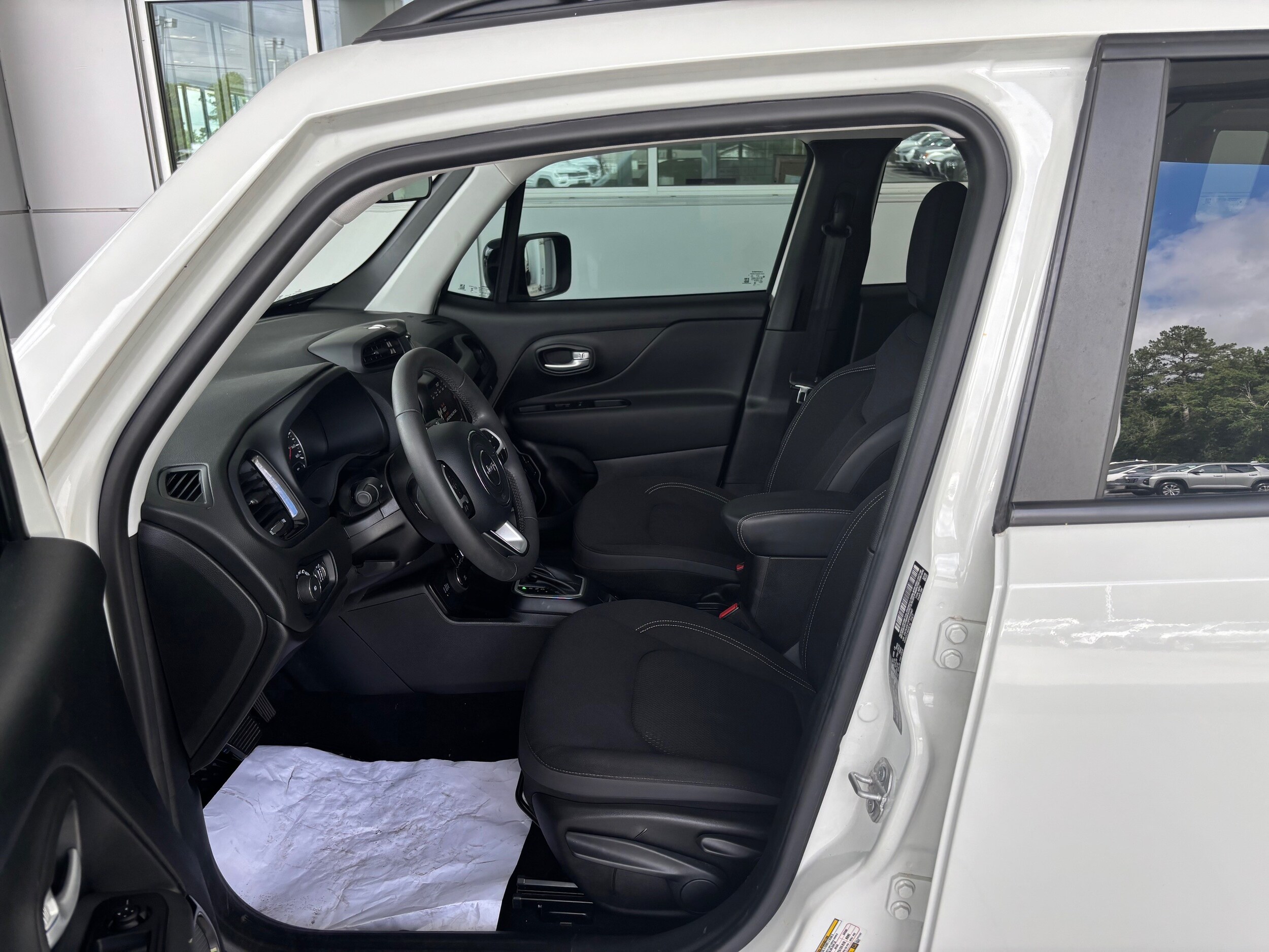2023 Jeep Renegade Altitude - Photo 9