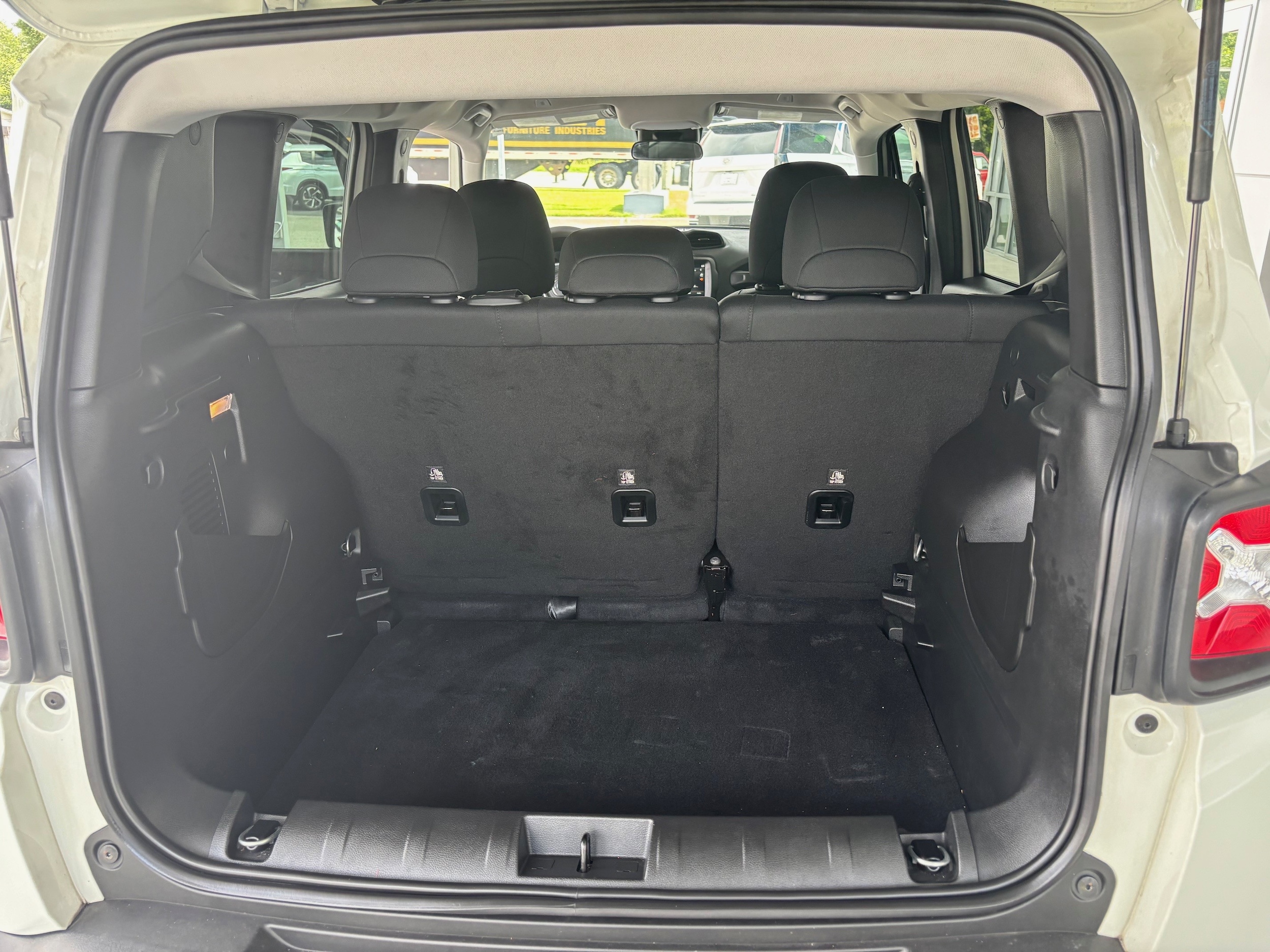 2023 Jeep Renegade Altitude - Photo 12