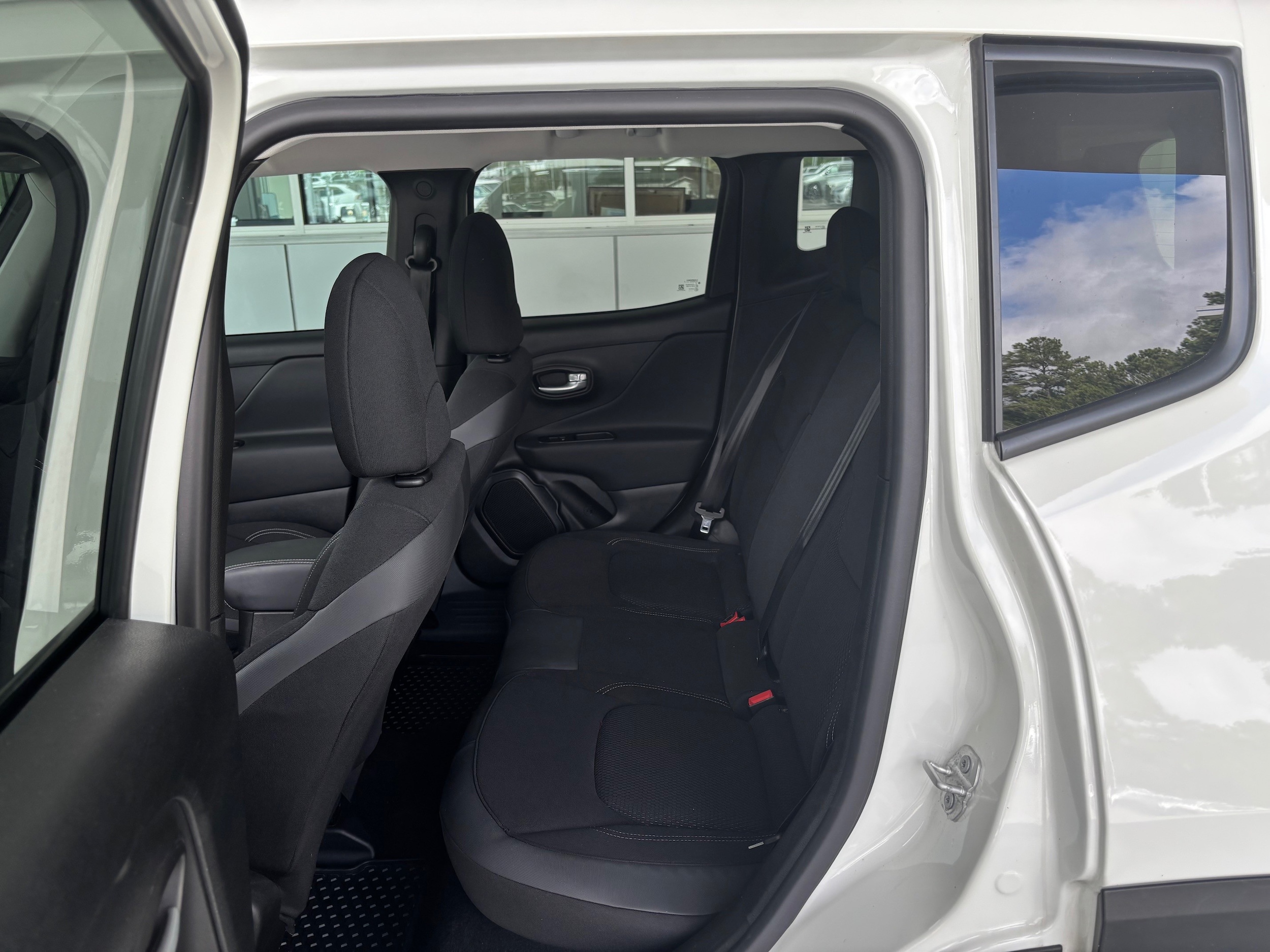 2023 Jeep Renegade Altitude - Photo 10