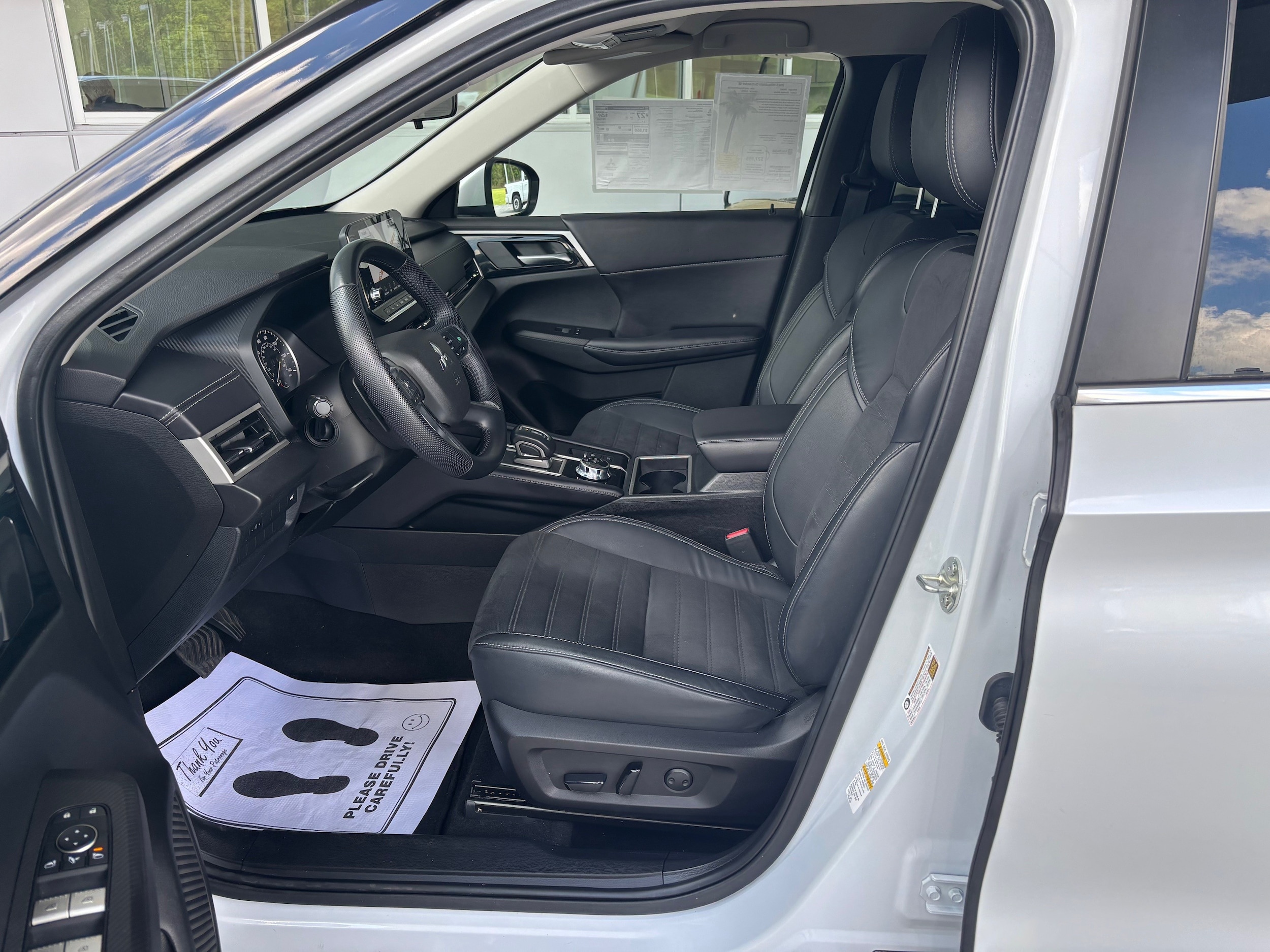 2023 Mitsubishi Outlander SE - Photo 9
