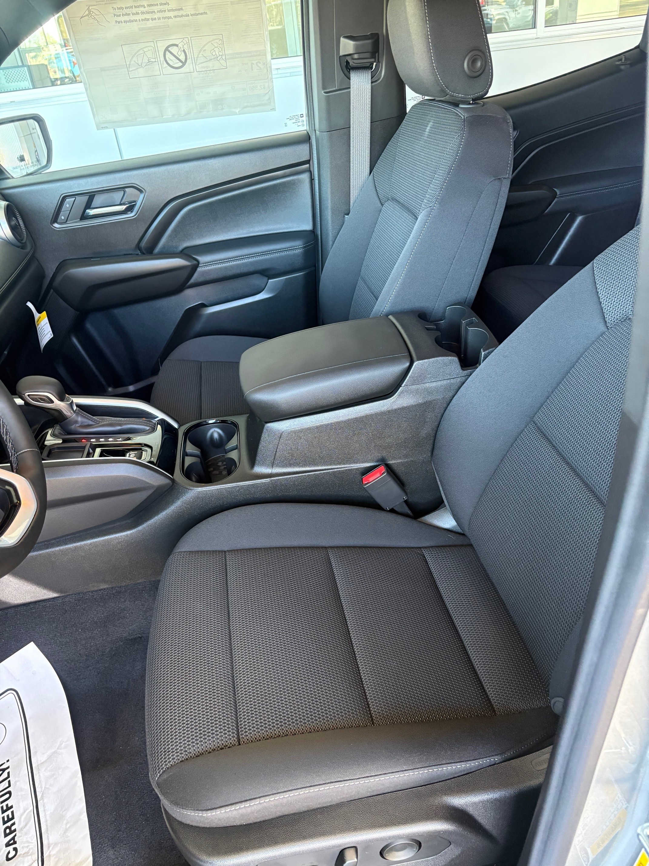 2024 Chevrolet Colorado LT - Photo 9