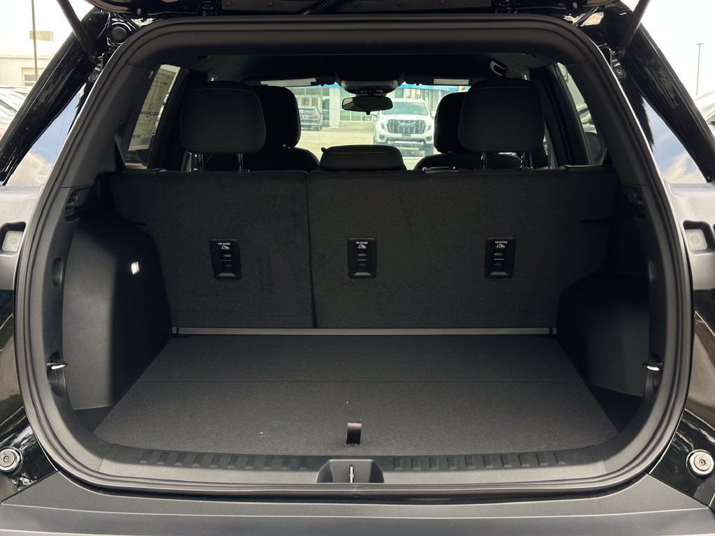 2027 Chevrolet Equinox LT - Photo 12