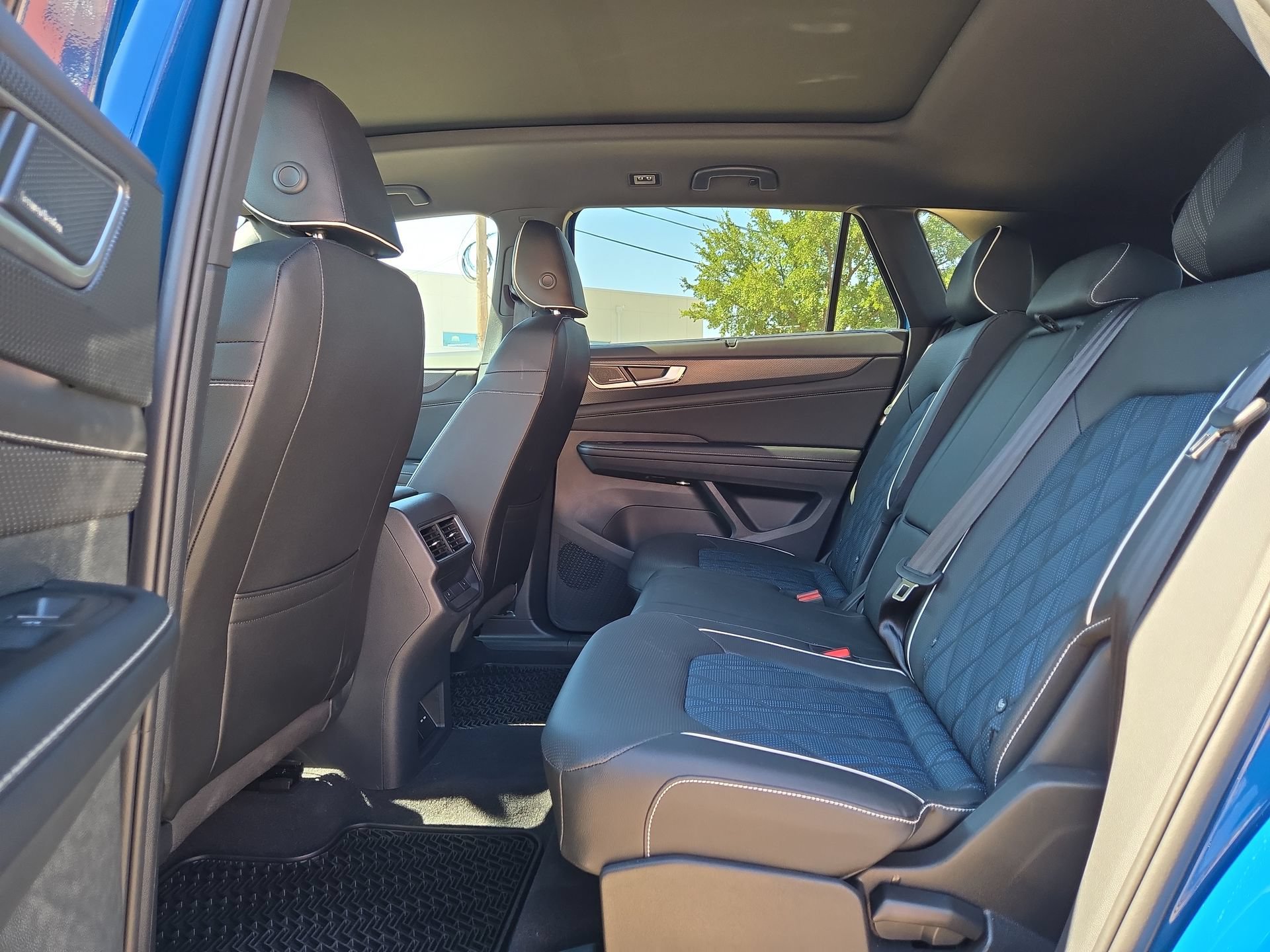 2026 Volkswagen Atlas Cross Sport SEL Premium R-LINE - Photo 13