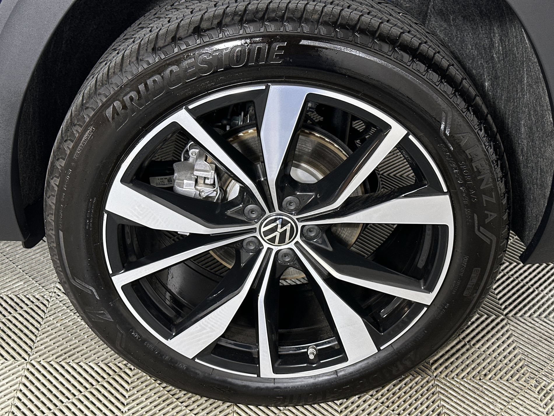 2026 Volkswagen Atlas Cross Sport SEL Premium R-LINE - Photo 34