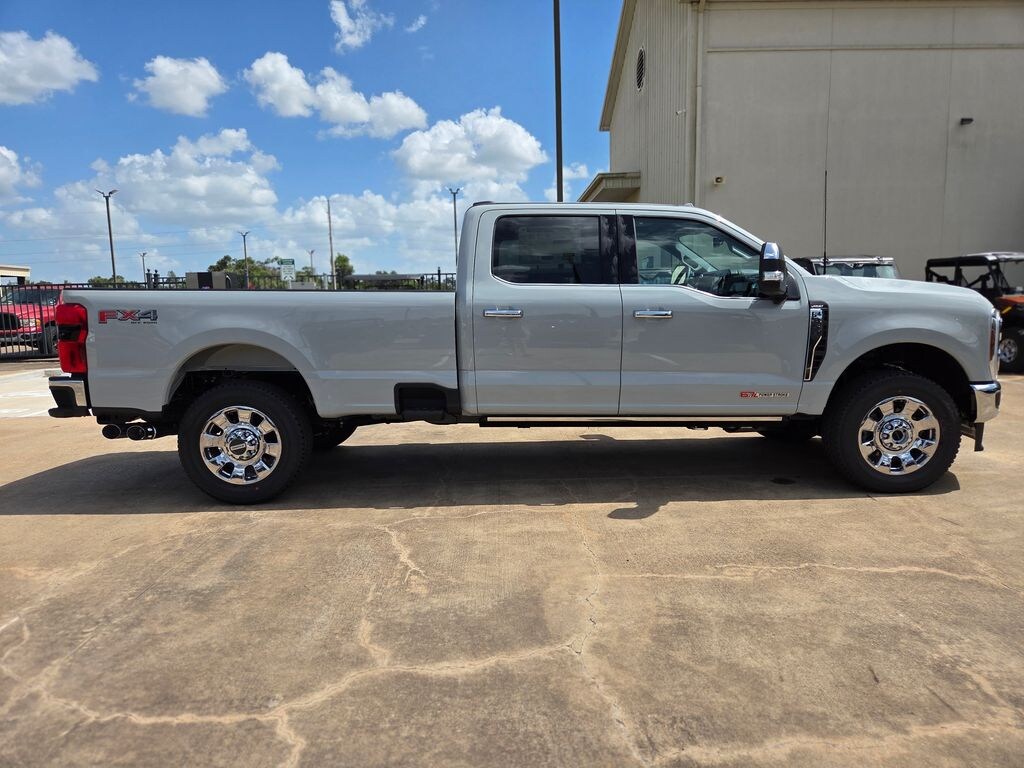 New 2026 Ford F-350SD Lariat Truck Crew Cab