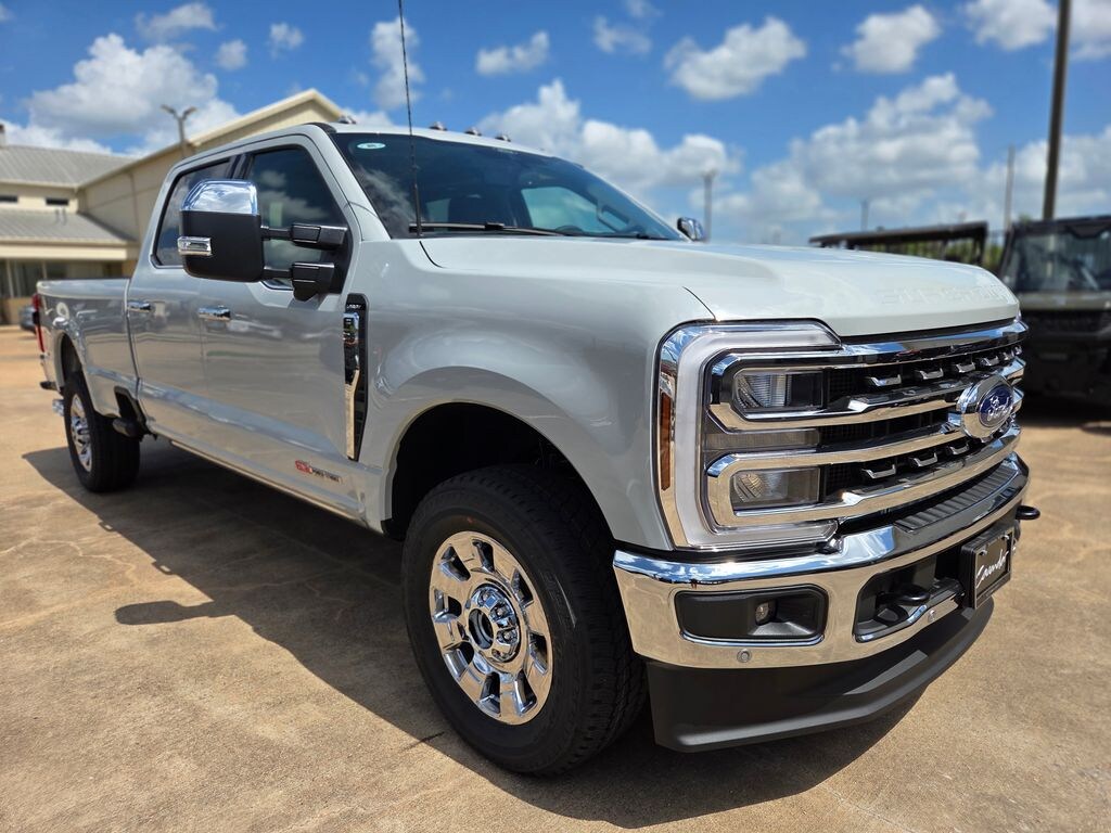 New 2026 Ford F-350SD Lariat Truck Crew Cab