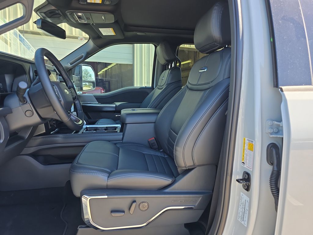 2026 Ford F-250 Super Duty Platinum - Photo 13