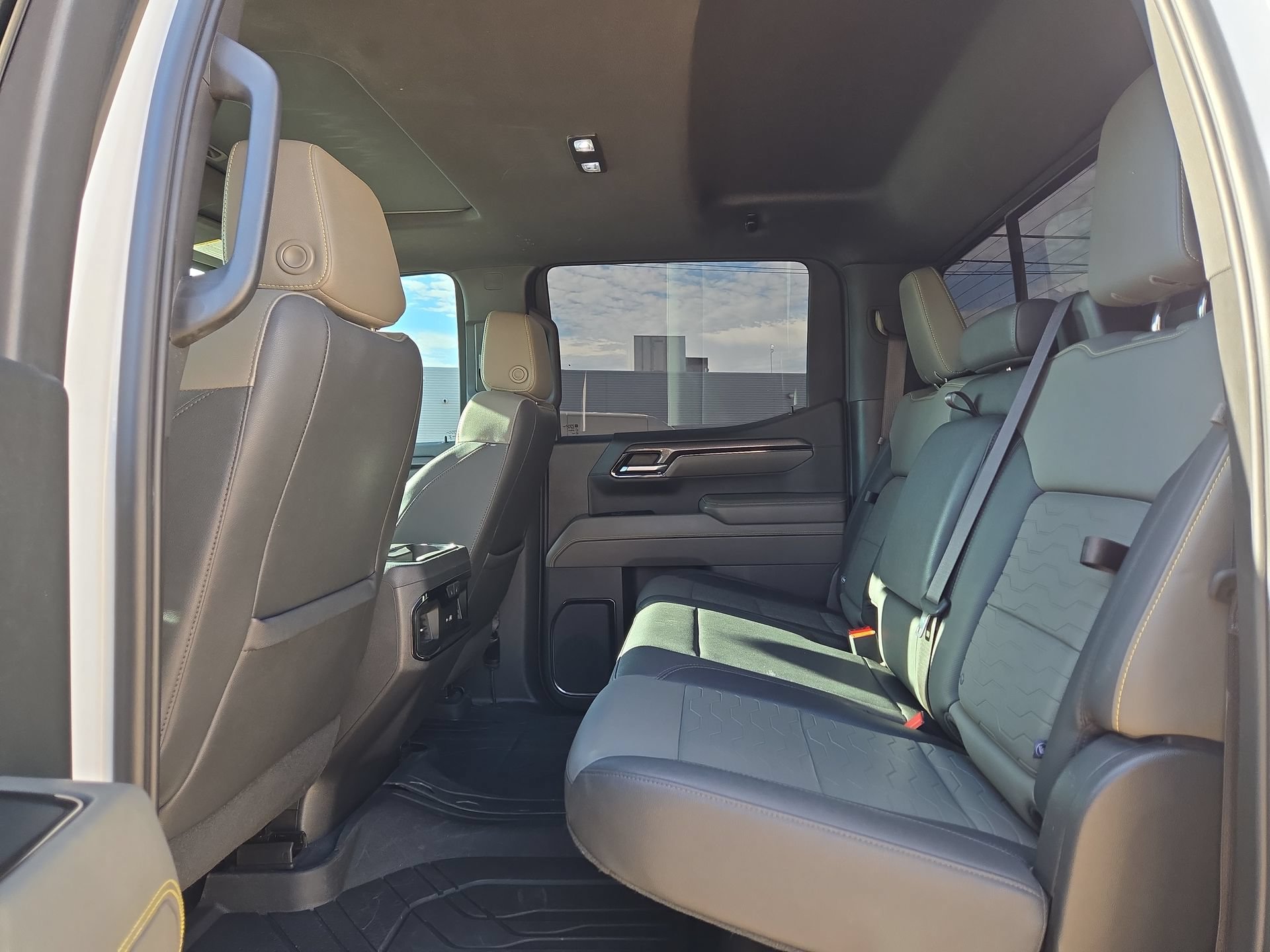 2023 Chevrolet Silverado 1500 ZR2 - Photo 13