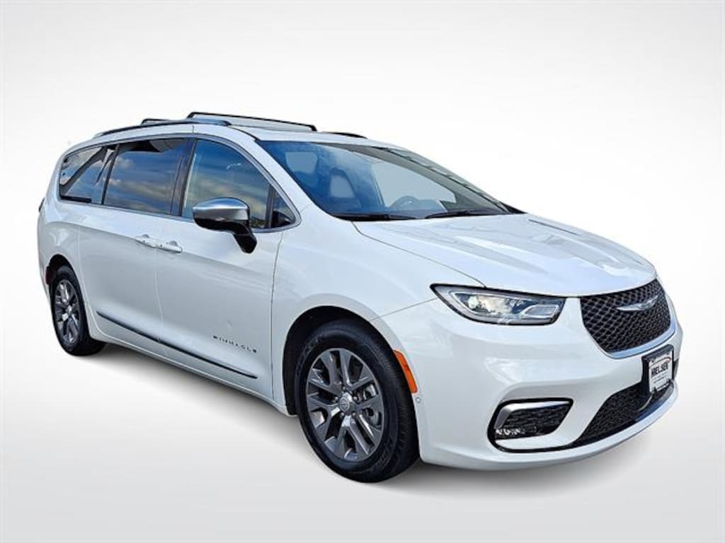 Used 2025 Chrysler Pacifica Pinnacle Van Passenger Van