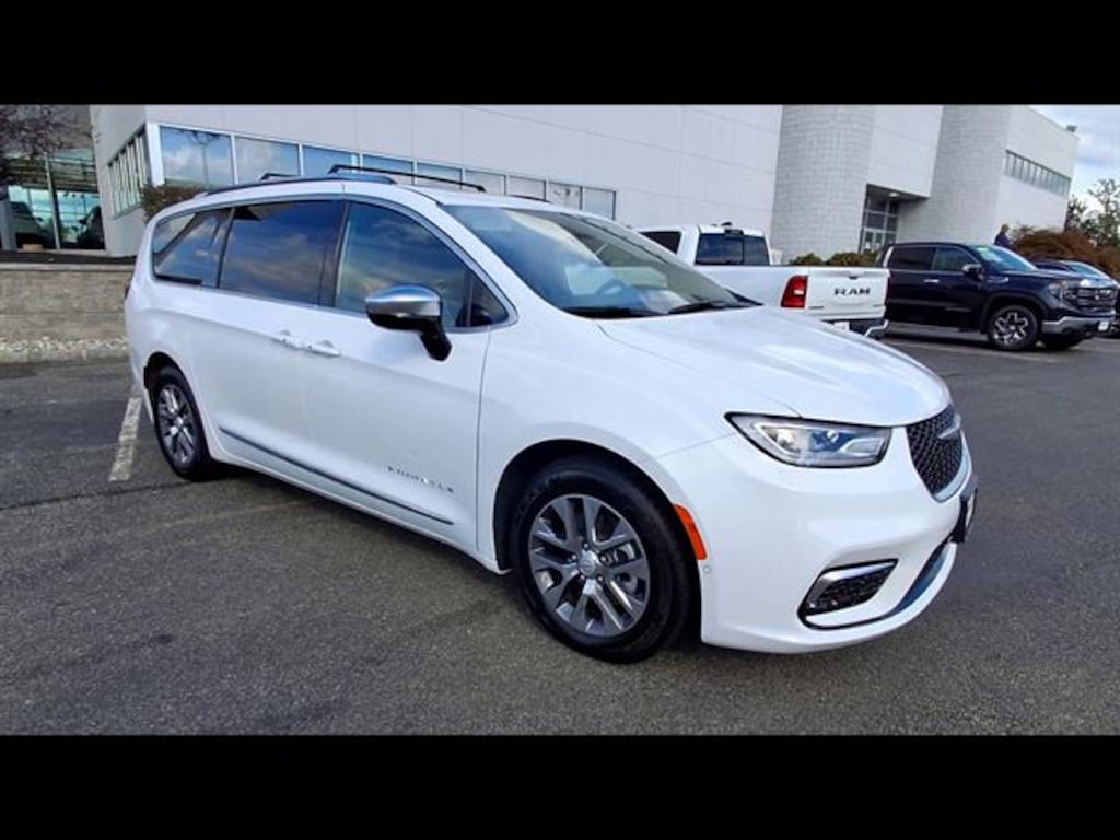 Used 2025 Chrysler Pacifica Pinnacle Van Passenger Van